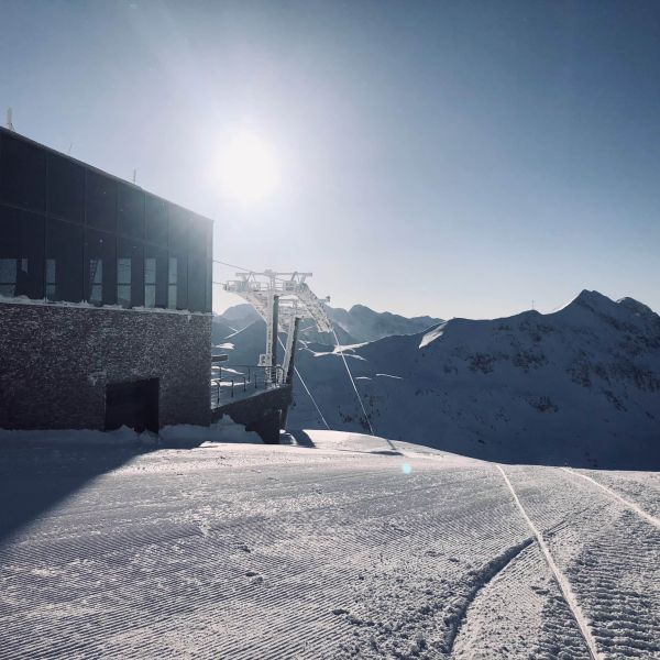 Sonniger Tag auf der Piste
