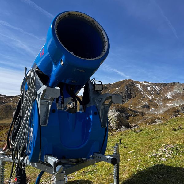 Schneekanone im Sommer